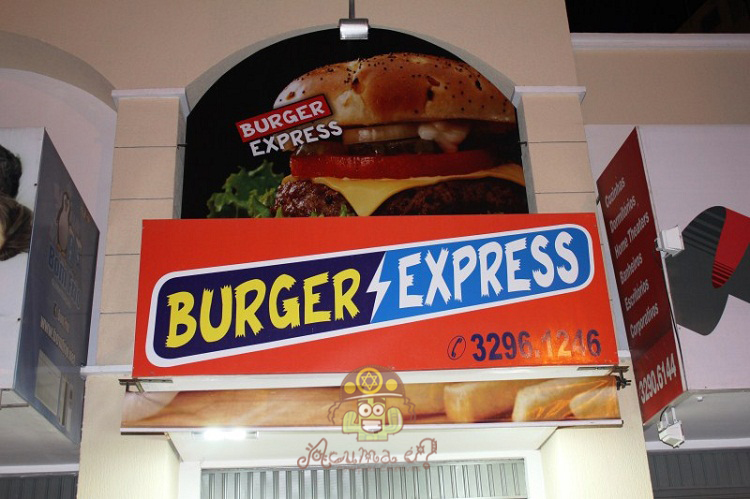 Mega Sanduíche Exagerado na Burger Express
