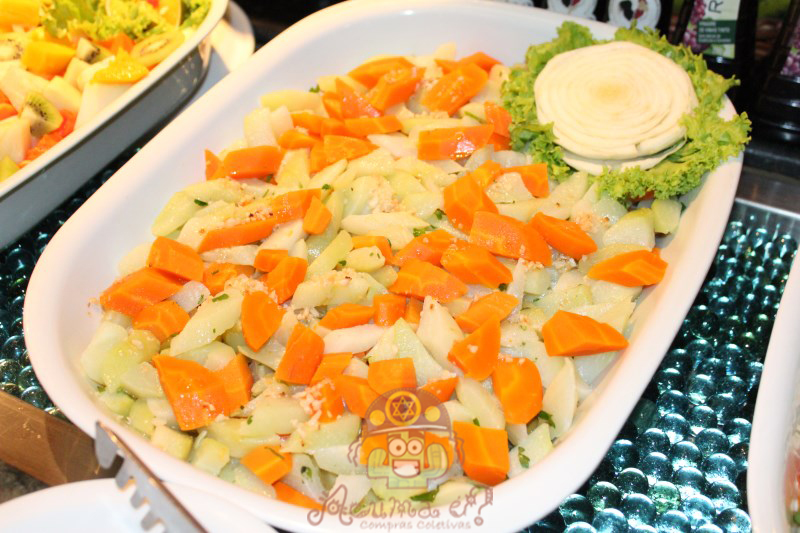 Buffet Self Service com Churrasco, Pratos Quentes e Saladas
