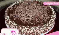 Leve o sofisticado sabor da renomada Fregolá Doceria! Torta Ana Maria p/ 20 Pessoas OU Torta Gelada Chocolate Meio Amargo OU Chocolate Branco p/ 15 Pessoas, de R$ 60 por R$ 29,90.