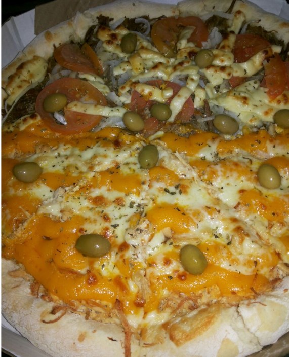 Qualquer pizza grande do cardápio no Quintal Paulista