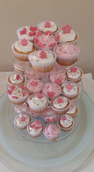 Torre de Cupcakes personalizados na Amanda Delicatha