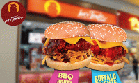 Burger com 02 opções de molhos deliciosos! Burger Super Chicken com 2 opções de molhos (BBQ Honey ou Buffalo Picante), opção com o combo, partir de R$ 7,90. Essa é de da água na boca!