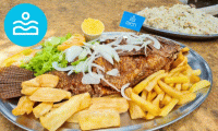 Almoço com desconto em barraca de praia no Cumbuco (Maori Beach Club)! Escolha entre Arroz de Camarão OU Tilápia Completa Para 2 Pessoas + 01 Caipirinha OU Água de Coco + Pulseira de acesso a piscina, de R$115 por R$89,90.
